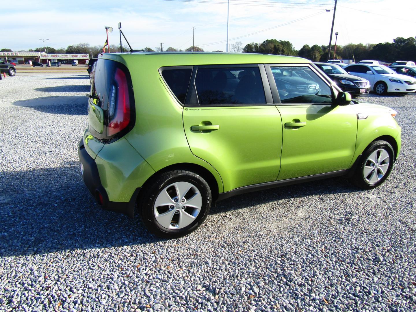 2015 Green Kia Soul (KNDJN2A26F7) , Automatic transmission, located at 15016 S Hwy 231, Midland City, AL, 36350, (334) 983-3001, 31.306210, -85.495277 - Photo#7